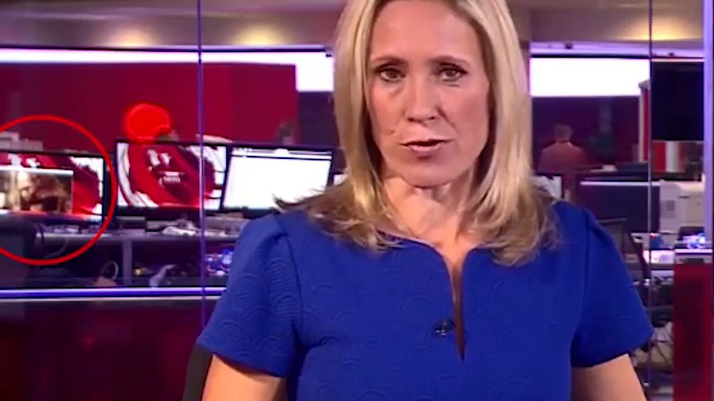 В новостях на BBC засветилась обнаженная женщина.